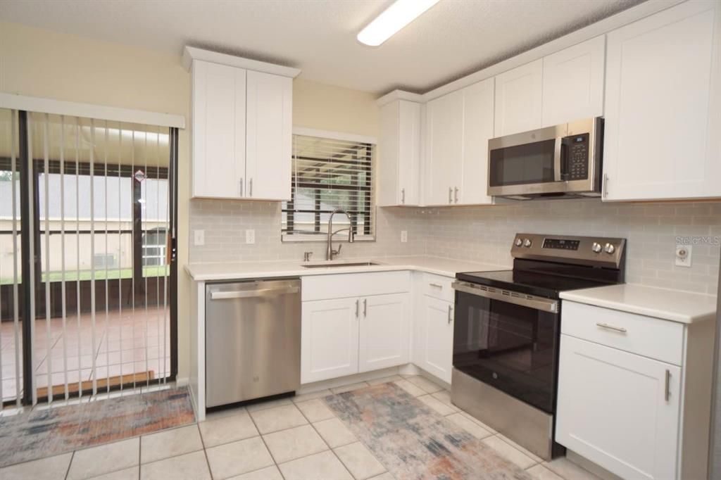 For Sale: $249,995 (2 beds, 2 baths, 1074 Square Feet)