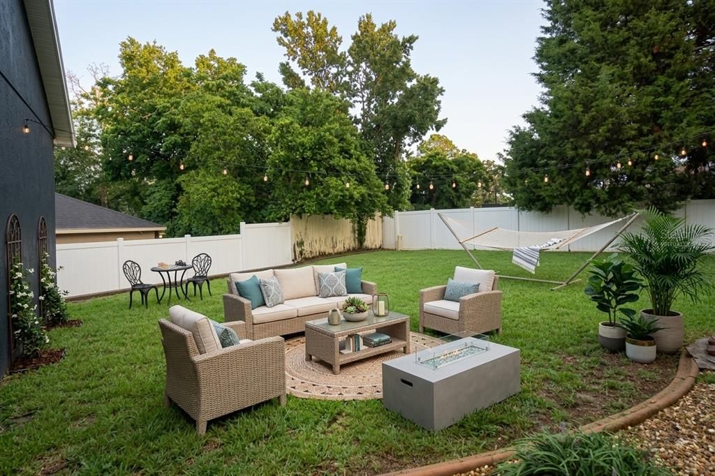 For Sale: $249,995 (2 beds, 2 baths, 1074 Square Feet)
