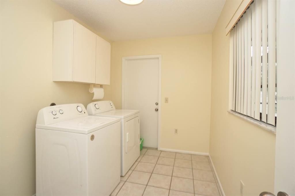 For Sale: $249,995 (2 beds, 2 baths, 1074 Square Feet)