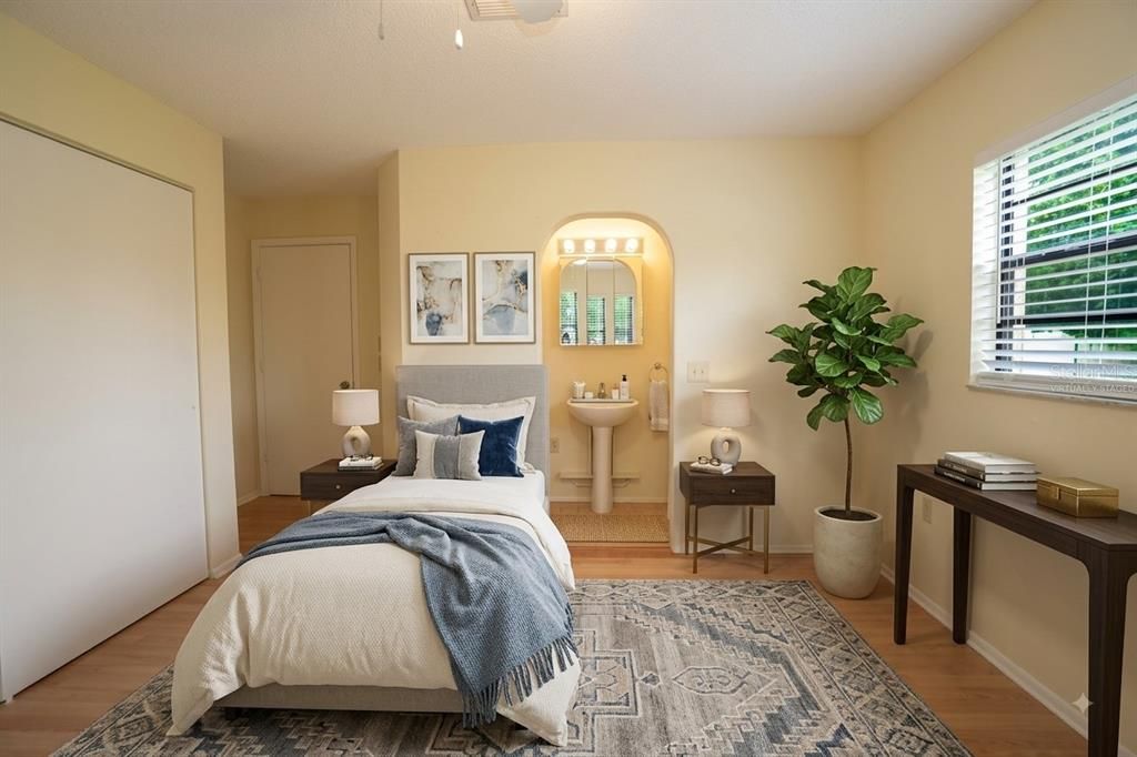 For Sale: $249,995 (2 beds, 2 baths, 1074 Square Feet)