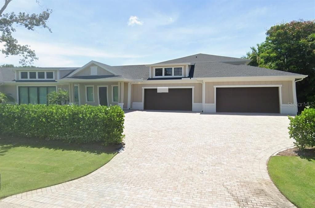 For Rent: $3,500 (2 beds, 2 baths, 950 Square Feet)