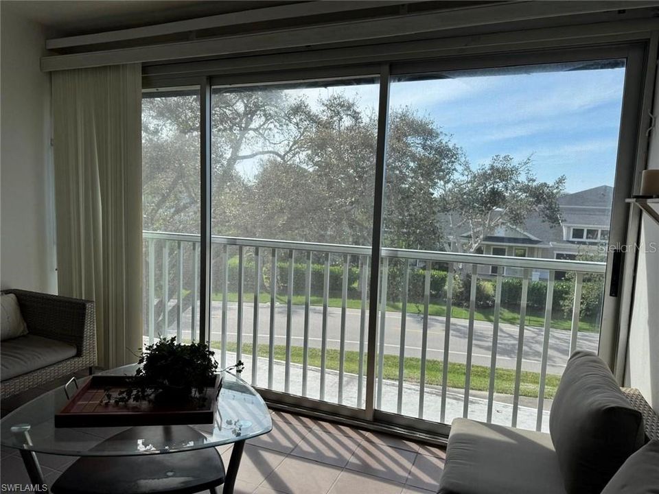 For Rent: $3,500 (2 beds, 2 baths, 950 Square Feet)