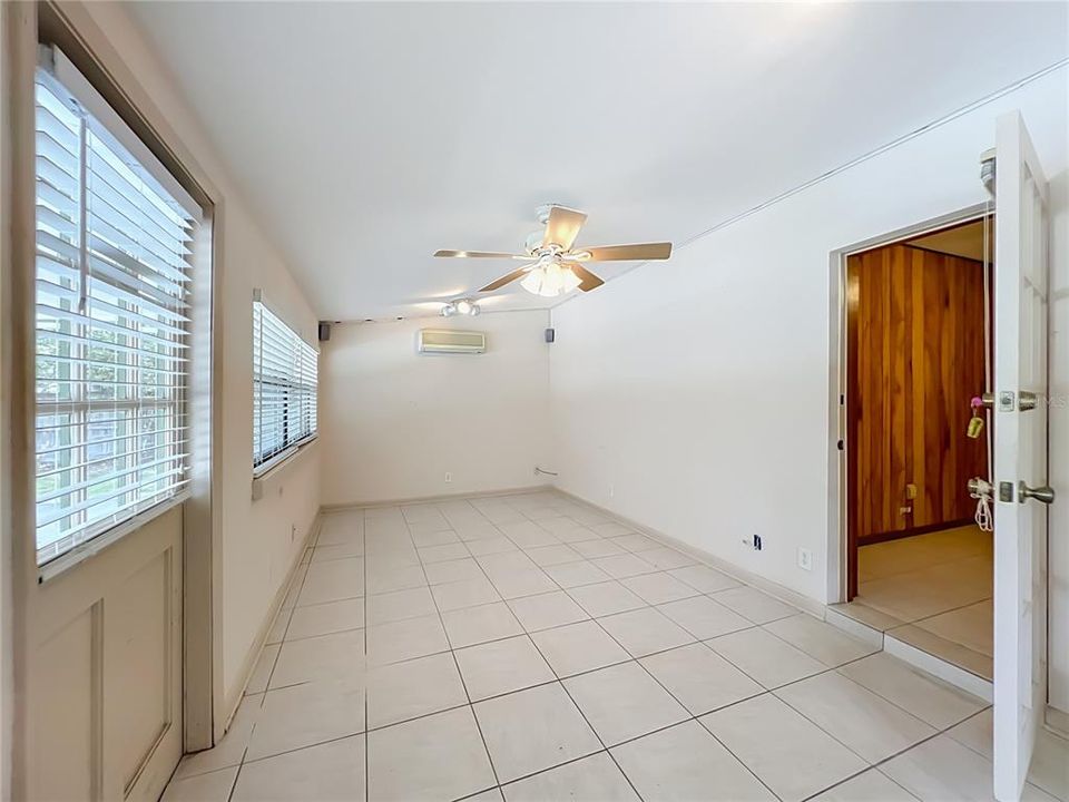 Activo con contrato: $700,000 (4 camas, 2 baños, 1756 Pies cuadrados)