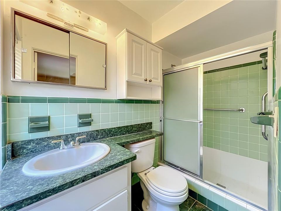 Activo con contrato: $700,000 (4 camas, 2 baños, 1756 Pies cuadrados)