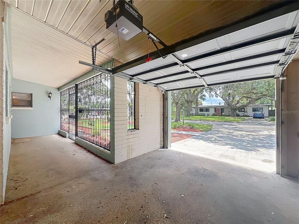 Activo con contrato: $700,000 (4 camas, 2 baños, 1756 Pies cuadrados)