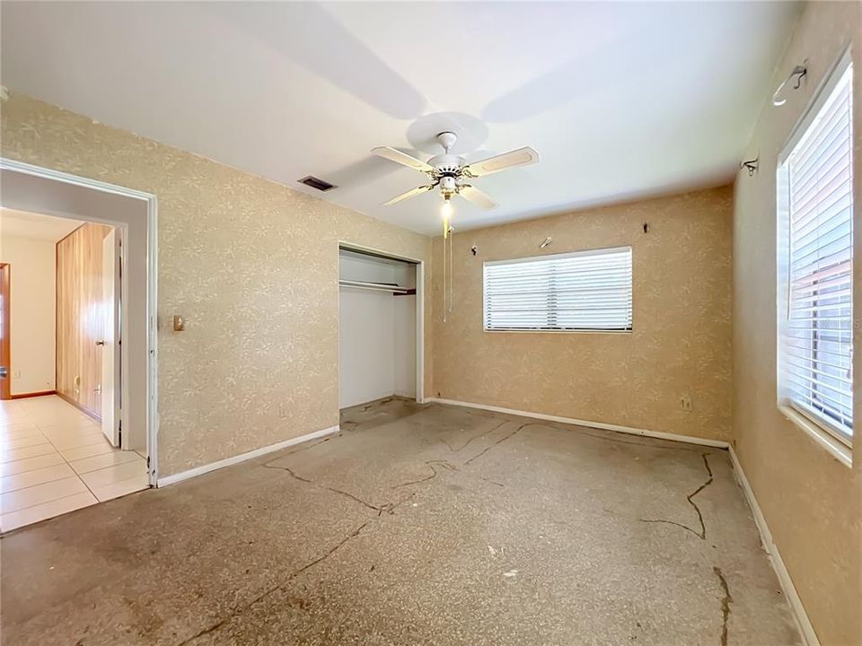 Activo con contrato: $700,000 (4 camas, 2 baños, 1756 Pies cuadrados)
