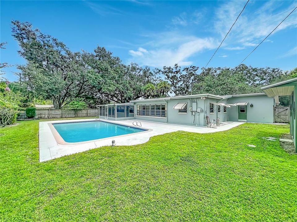 Activo con contrato: $700,000 (4 camas, 2 baños, 1756 Pies cuadrados)