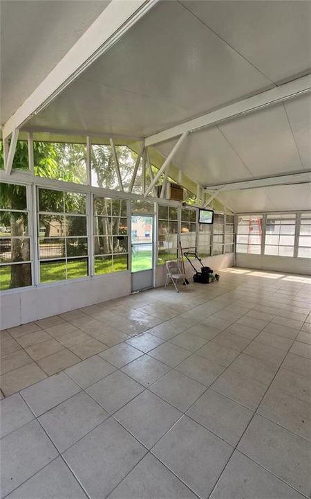 Activo con contrato: $349,000 (3 camas, 2 baños, 1304 Pies cuadrados)