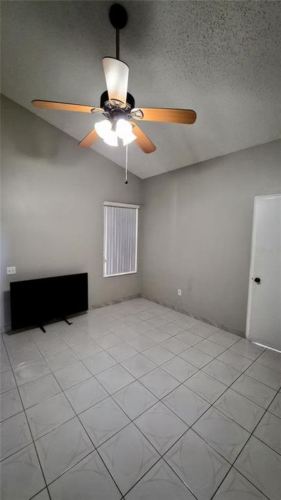 Activo con contrato: $349,000 (3 camas, 2 baños, 1304 Pies cuadrados)