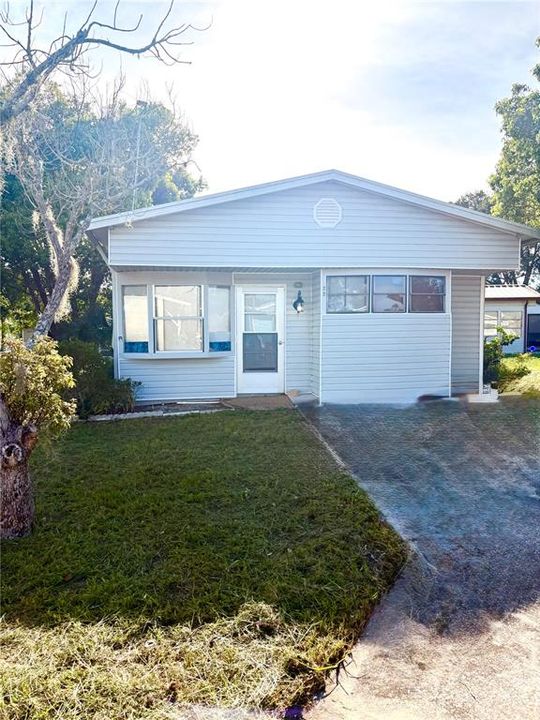 For Sale: $62,500 (1 beds, 1 baths, 660 Square Feet)