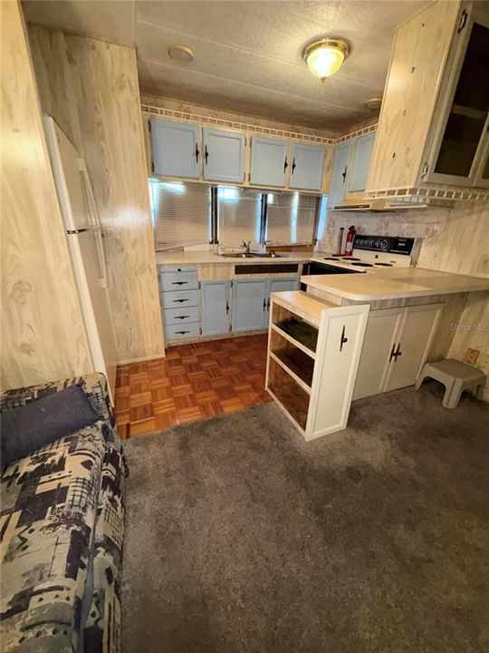 For Sale: $62,500 (1 beds, 1 baths, 660 Square Feet)