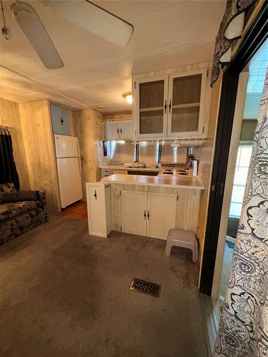 For Sale: $62,500 (1 beds, 1 baths, 660 Square Feet)