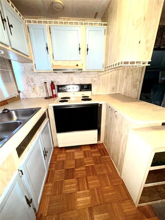 For Sale: $62,500 (1 beds, 1 baths, 660 Square Feet)