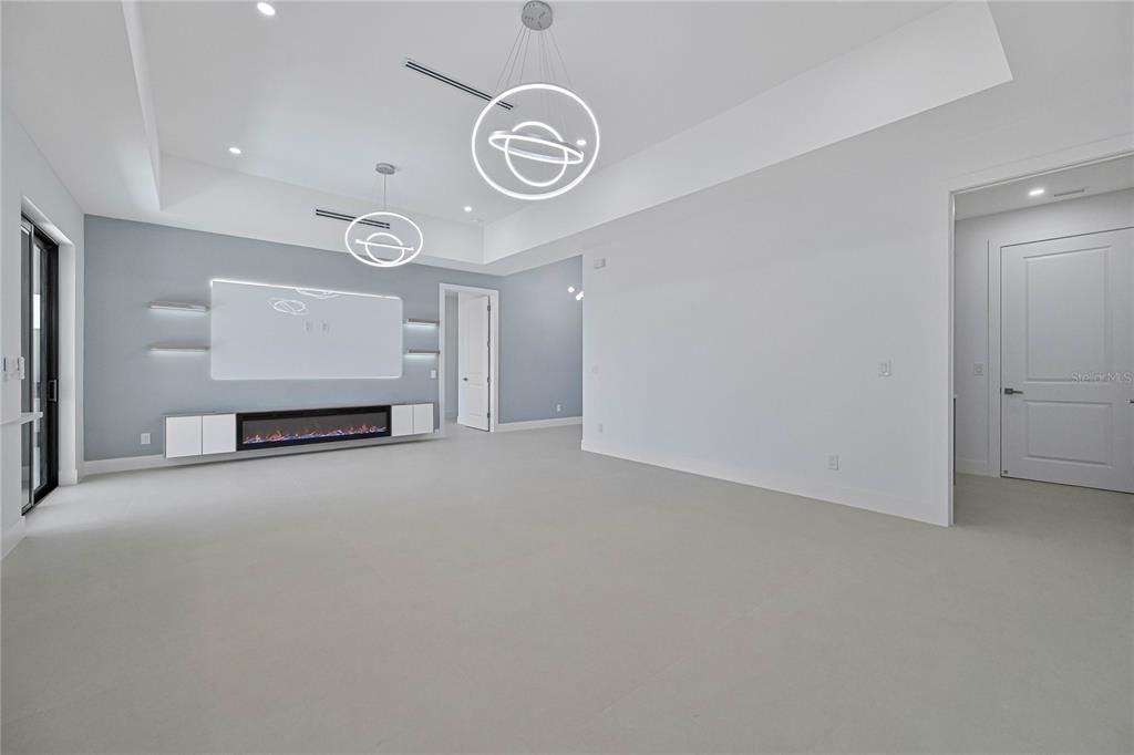 For Sale: $750,000 (3 beds, 3 baths, 1900 Square Feet)