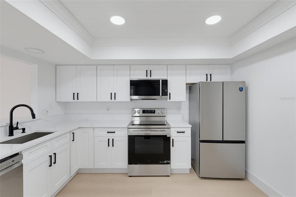 For Sale: $389,999 (2 beds, 2 baths, 1698 Square Feet)