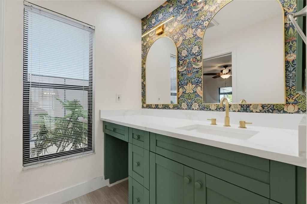 For Sale: $389,999 (2 beds, 2 baths, 1698 Square Feet)