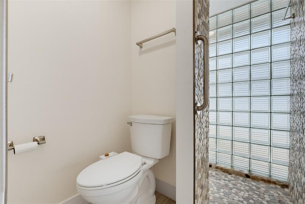 For Sale: $389,999 (2 beds, 2 baths, 1698 Square Feet)
