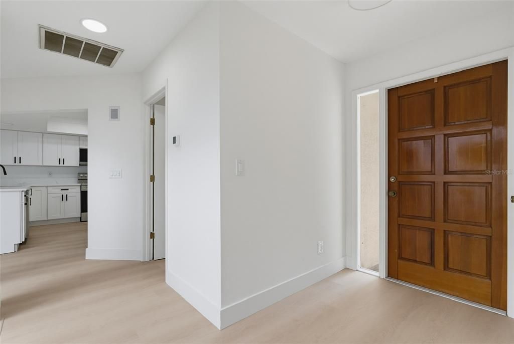 For Sale: $389,999 (2 beds, 2 baths, 1698 Square Feet)