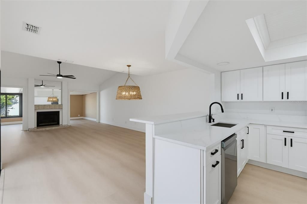 For Sale: $389,999 (2 beds, 2 baths, 1698 Square Feet)