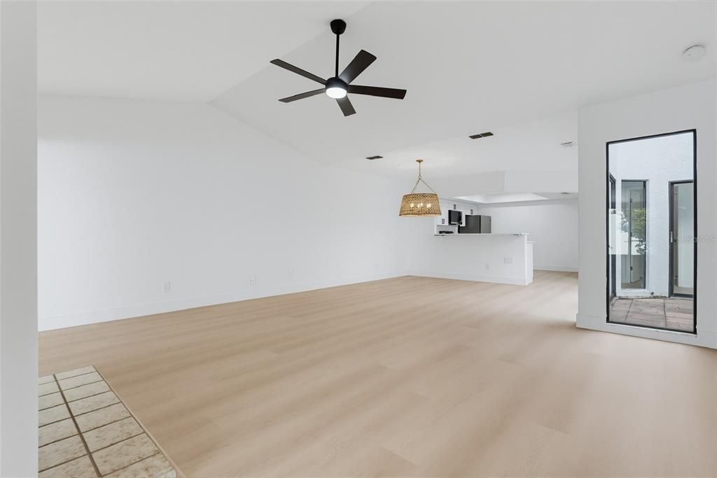 For Sale: $389,999 (2 beds, 2 baths, 1698 Square Feet)