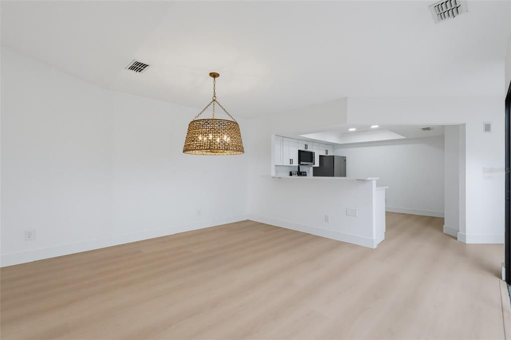 For Sale: $389,999 (2 beds, 2 baths, 1698 Square Feet)