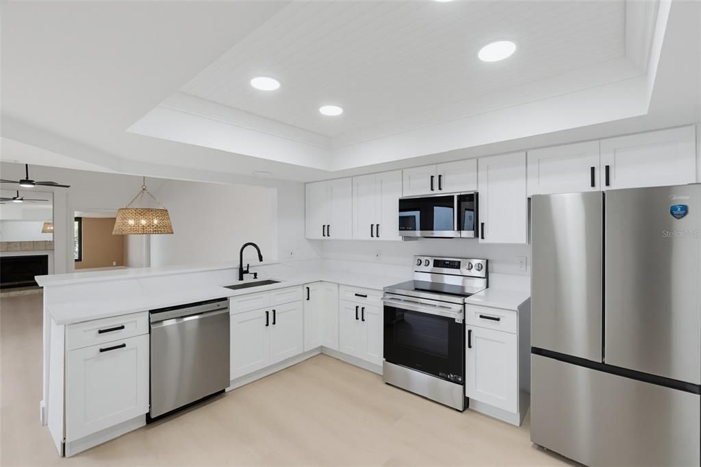 For Sale: $389,999 (2 beds, 2 baths, 1698 Square Feet)