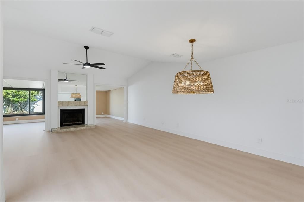 For Sale: $389,999 (2 beds, 2 baths, 1698 Square Feet)