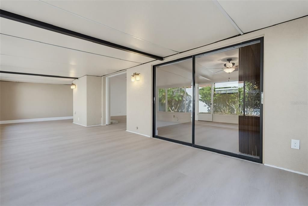 For Sale: $389,999 (2 beds, 2 baths, 1698 Square Feet)