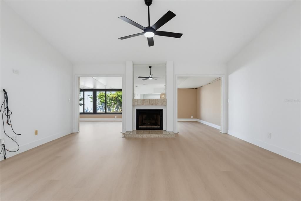 For Sale: $389,999 (2 beds, 2 baths, 1698 Square Feet)