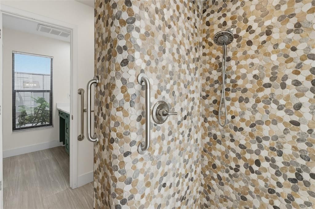 For Sale: $389,999 (2 beds, 2 baths, 1698 Square Feet)