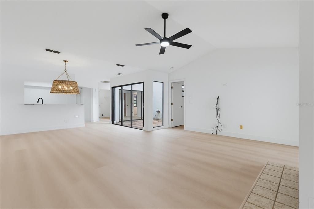 For Sale: $389,999 (2 beds, 2 baths, 1698 Square Feet)