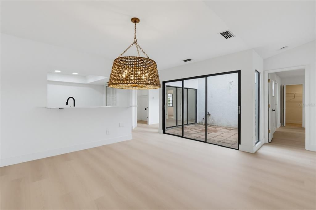 For Sale: $389,999 (2 beds, 2 baths, 1698 Square Feet)