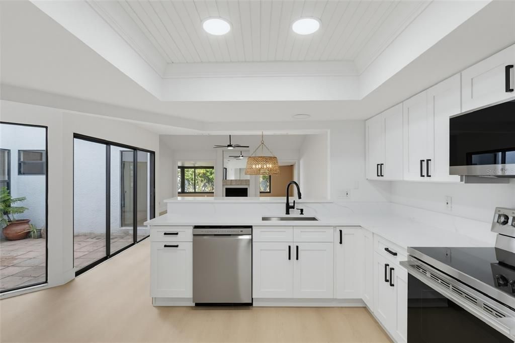 For Sale: $389,999 (2 beds, 2 baths, 1698 Square Feet)