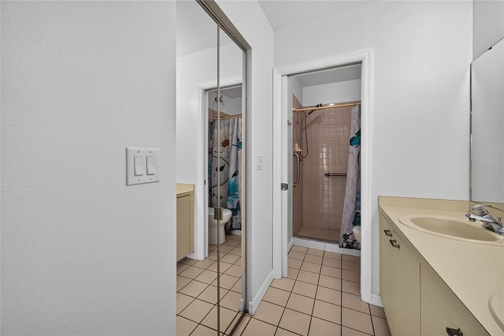 Activo con contrato: $195,000 (2 camas, 2 baños, 1211 Pies cuadrados)