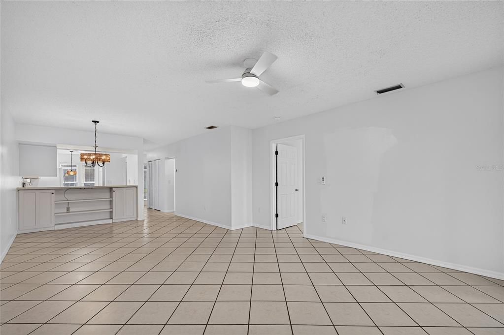 Activo con contrato: $195,000 (2 camas, 2 baños, 1211 Pies cuadrados)
