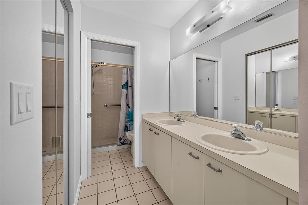 Activo con contrato: $195,000 (2 camas, 2 baños, 1211 Pies cuadrados)