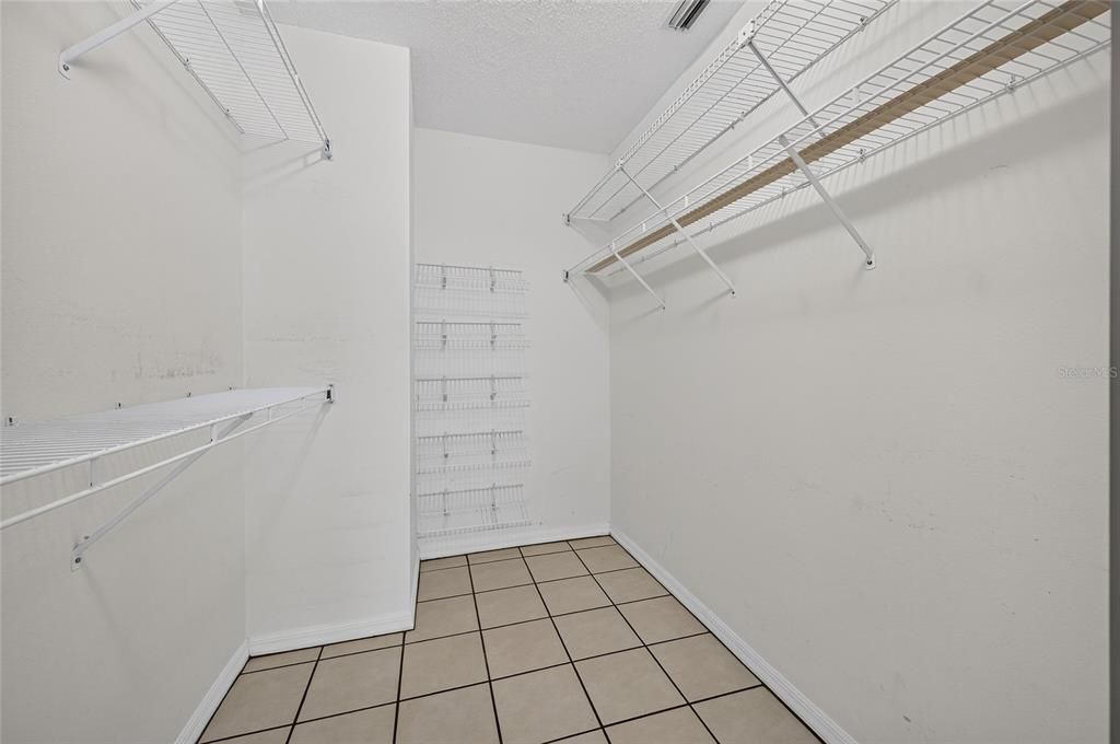 Activo con contrato: $195,000 (2 camas, 2 baños, 1211 Pies cuadrados)
