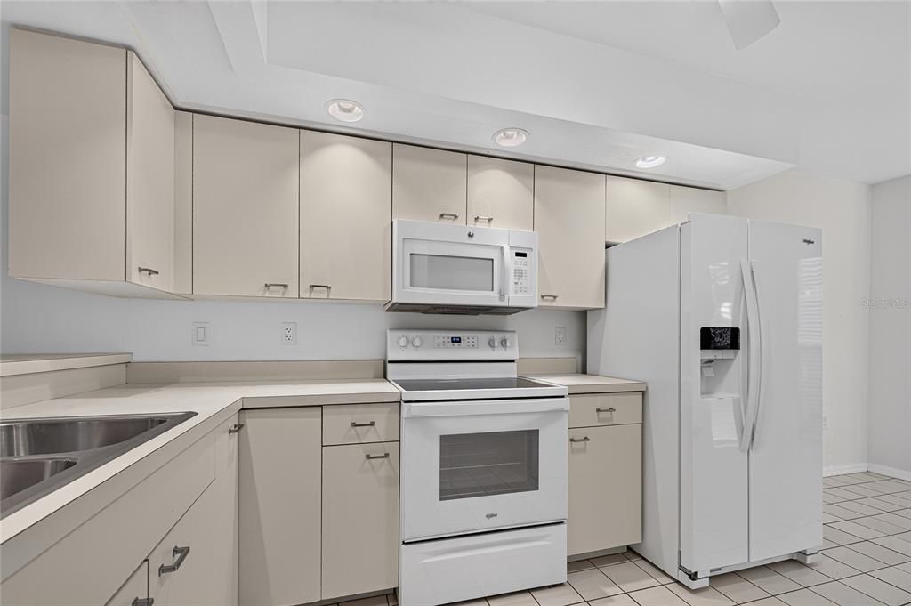 Activo con contrato: $195,000 (2 camas, 2 baños, 1211 Pies cuadrados)