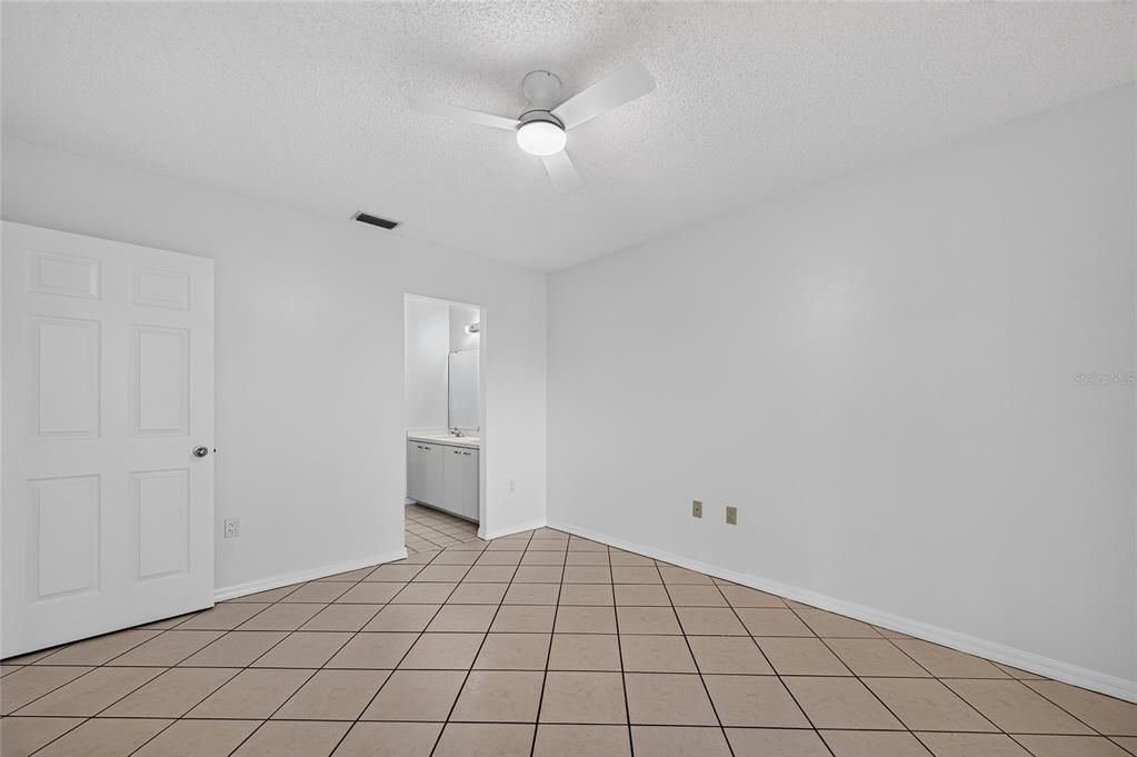 Activo con contrato: $195,000 (2 camas, 2 baños, 1211 Pies cuadrados)