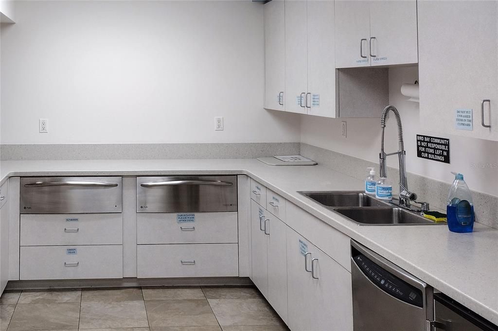 Activo con contrato: $195,000 (2 camas, 2 baños, 1211 Pies cuadrados)