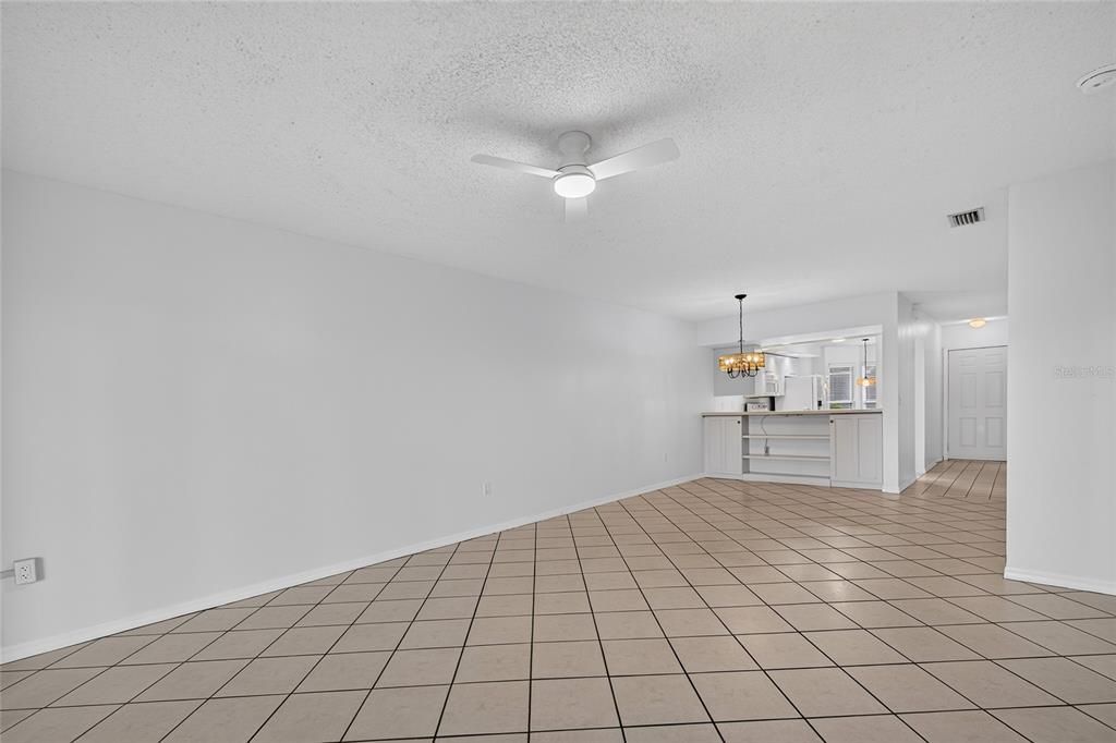 Activo con contrato: $195,000 (2 camas, 2 baños, 1211 Pies cuadrados)