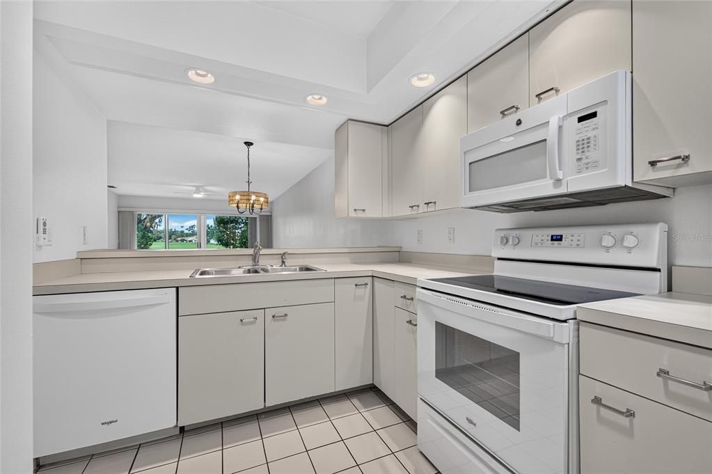 Activo con contrato: $195,000 (2 camas, 2 baños, 1211 Pies cuadrados)