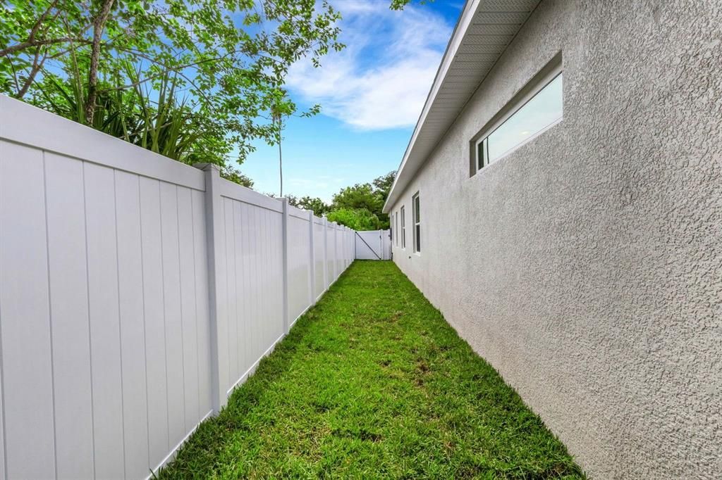 En Venta: $1,350,000 (3 camas, 2 baños, 1960 Pies cuadrados)