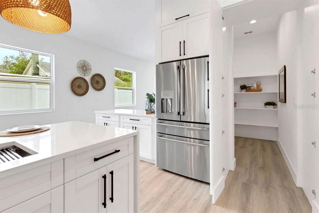 En Venta: $1,350,000 (3 camas, 2 baños, 1960 Pies cuadrados)