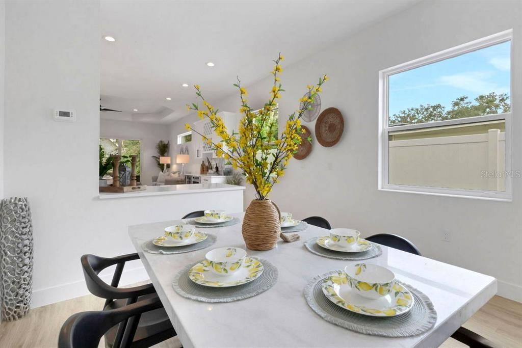En Venta: $1,350,000 (3 camas, 2 baños, 1960 Pies cuadrados)