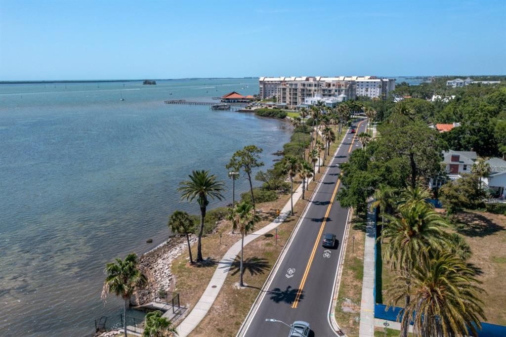 En Venta: $1,350,000 (3 camas, 2 baños, 1960 Pies cuadrados)