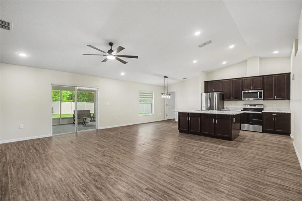 For Sale: $349,900 (3 beds, 2 baths, 1786 Square Feet)