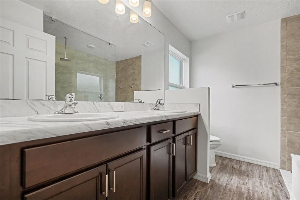 For Sale: $349,900 (3 beds, 2 baths, 1786 Square Feet)