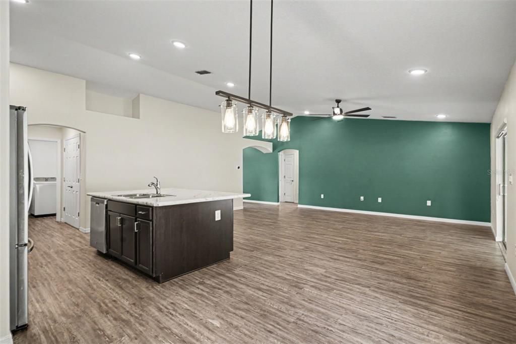 For Sale: $349,900 (3 beds, 2 baths, 1786 Square Feet)