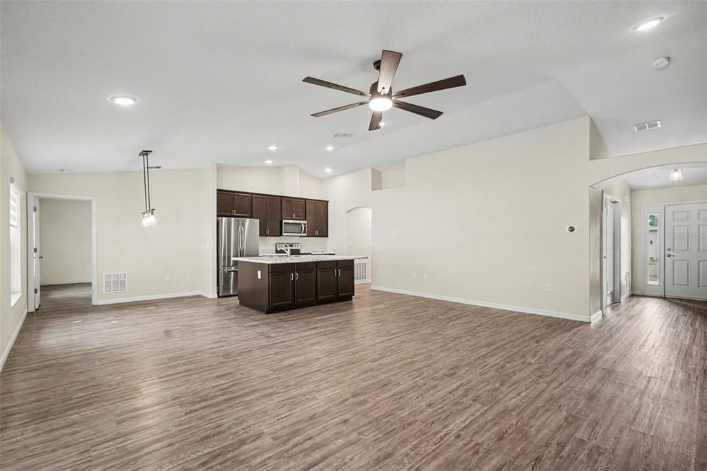 For Sale: $349,900 (3 beds, 2 baths, 1786 Square Feet)